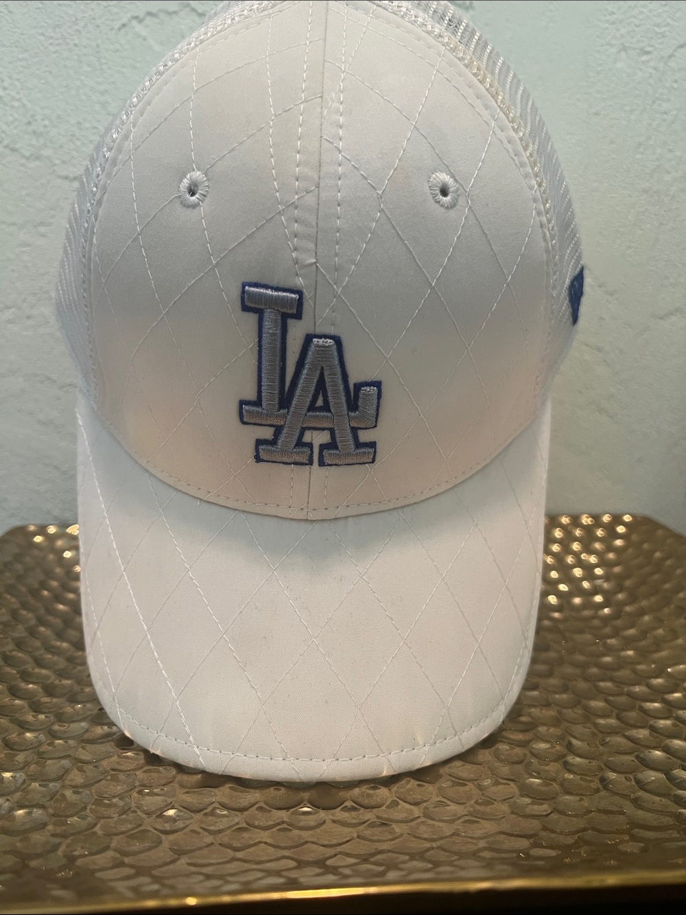 #2372**New Era White and Blue LA Quilted Trucker Cap - Picture 1 of 17